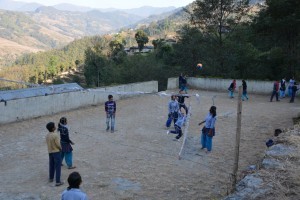 Kids_playing_volleyball_POST-300x200